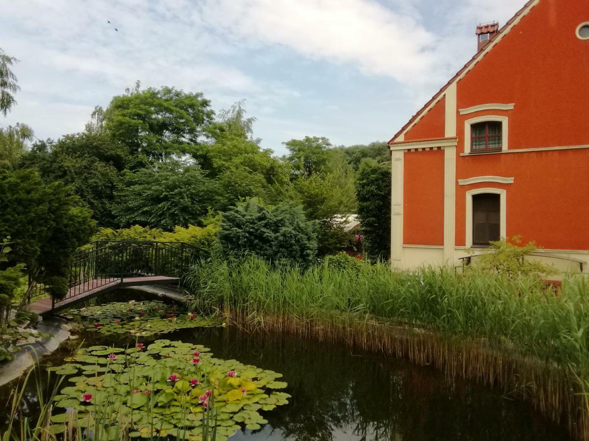Dworek 1885 Ostrzeszów Exterior foto